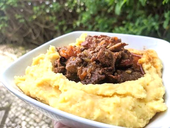 Pork shoulder with smashed potatoes 500 G
